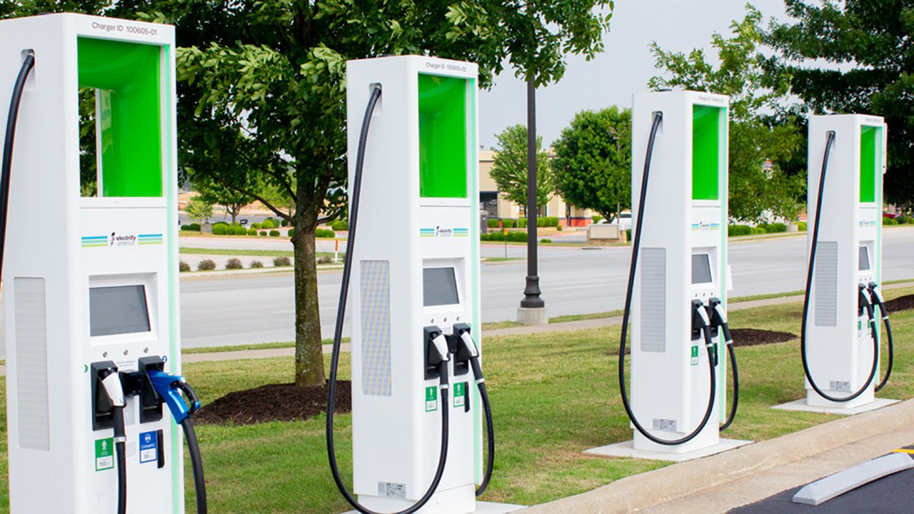 War of the Electric Vehicles, Battery (BEVs) versus Fuel Cell (FCEVs